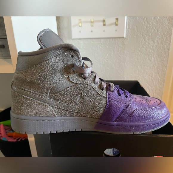 Jordan 1 Mid SE Women’s 10.5 men’s 9 - Picture 4 of 5